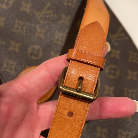 Louis Vuitton Cartoushiere GM Crossbody - Picture 12 of 12